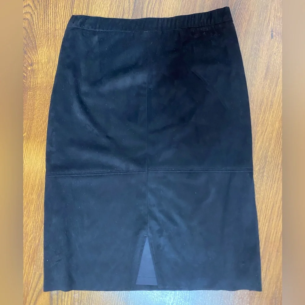 🌷 Tristan 🌷 Black Soft Suede Velvet Feel Knee Length Skirt NWOT - Picture 4 of 7